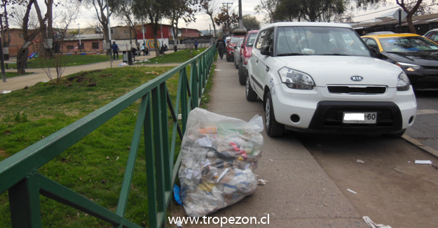 Caos vial en calles cercanas al persa Teniente Cruz, en Pudahuel