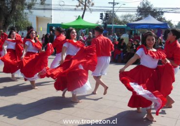 Noveno Encuentro Intercomunal del Folclor sigue ganado espacios públicos para la cultura del sector Poniente