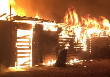 Siete caballos mueren en incendio intencional de pesebreras en Cerro Navia