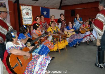 El club de adulto mayor "Flor Renaciente" realizó hermosa presentación folclórica en Pudahuel