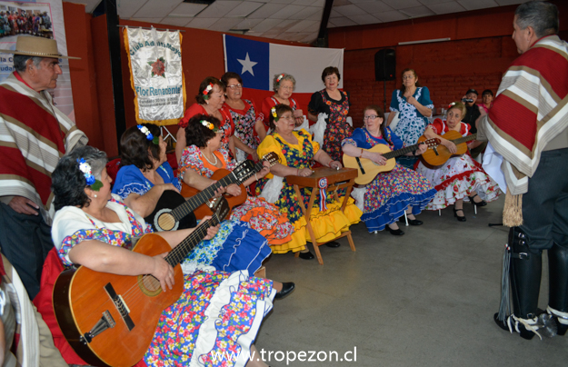 El club de adulto mayor "Flor Renaciente" realizó hermosa presentación folclórica en Pudahuel
