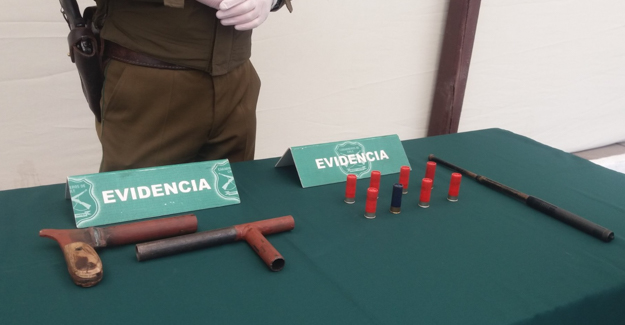 Carabineros de Pudahuel incautan arma hechiza y munición abordo de bus intercomunal