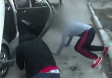 Delincuentes juveniles son detenidos tras robar vehículo en Cerro Navia