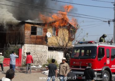 Incendio destruye vivienda y deja una persona lesionada en Pudahuel