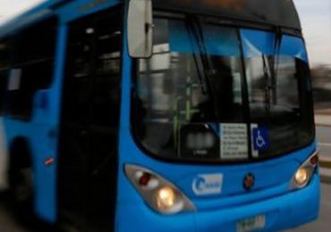 Sujeto roba un bus Transantiago en Cerro Navia y Carabineros lo intercepta en Pudahuel sur