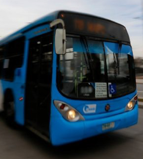 Sujeto roba un bus Transantiago en Cerro Navia y Carabineros lo intercepta en Pudahuel sur