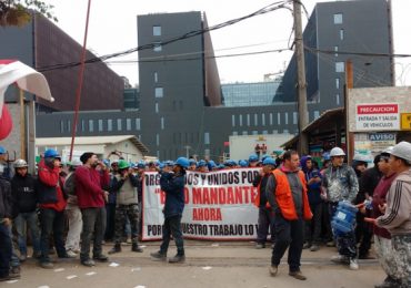 Paralizaron actividades trabajadores que construyen Hospital Félix Bulnes en Cerro Navia