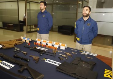Incautan armas de fuego de alto calibre en taller clandestino de Cerro Navia