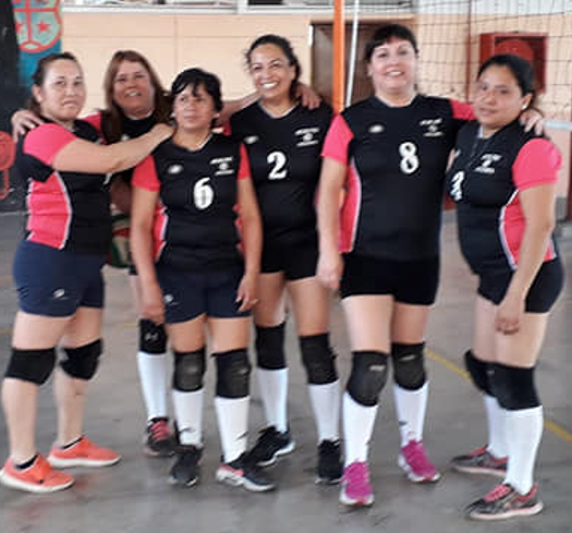 Final de torneo de vóleibol femenino, mayores de 35 años, en Pudahuel