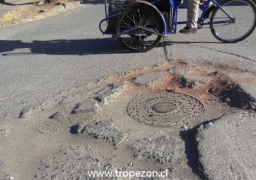 Deterioro de pavimento en calle de Cerro Navia se torna peligroso