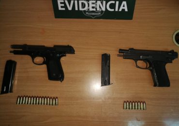 Sujeto es detenido portando dos armas de fuego en Cerro Navia