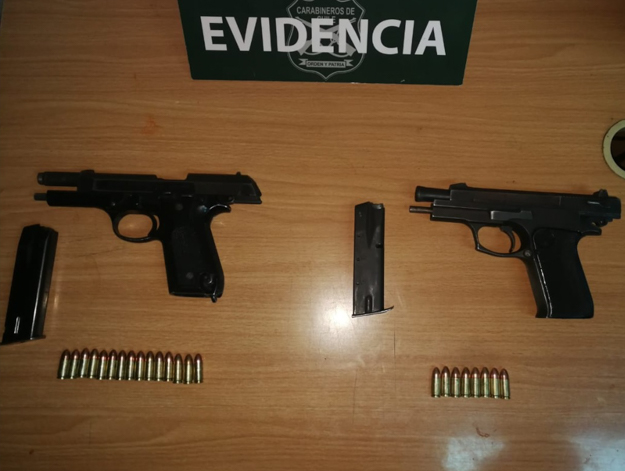 Sujeto es detenido portando dos armas de fuego en Cerro Navia