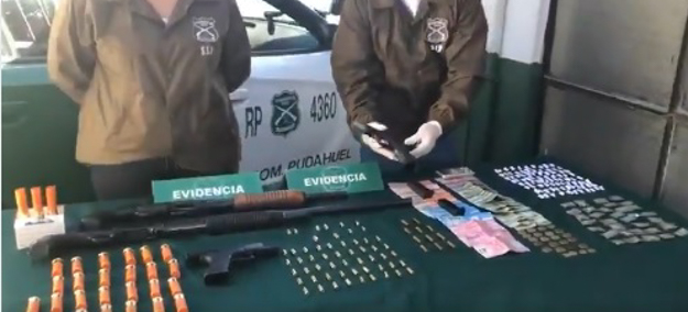 Carabineros de la 26 comisaria de Pudahuel detiene a tres sujetos e incauta armas de fuego y municiones