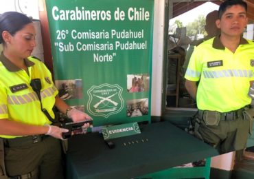Por porte ilegal de armas de fuego, sujeto es detenido en la vía pública en Pudahuel