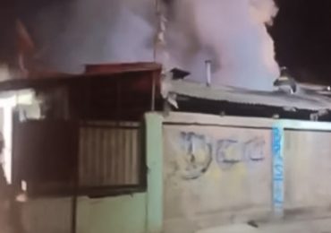 Dos personas mueren en incendio en la comuna de Cerro Navia