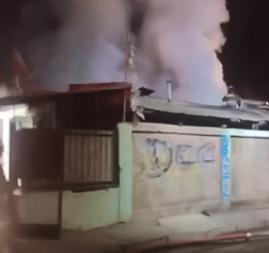 Dos personas mueren en incendio en la comuna de Cerro Navia