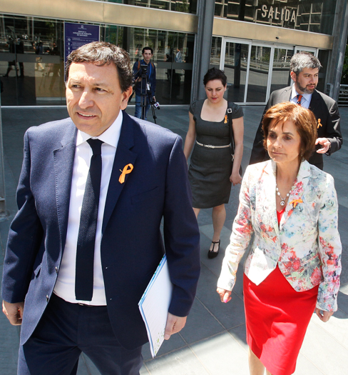 FONASA y Subsecretaria de Salud Pública se querellan contra 13 médicos licenciosos