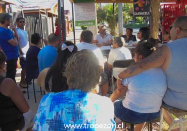Junta de vecinos realiza sus reuniones en la vía pública en Pudahuel