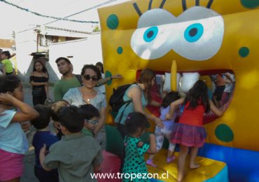 Después de 33 años, vecinos vuelven a celebrar en comunidad fiesta de navidad en Pudahuel