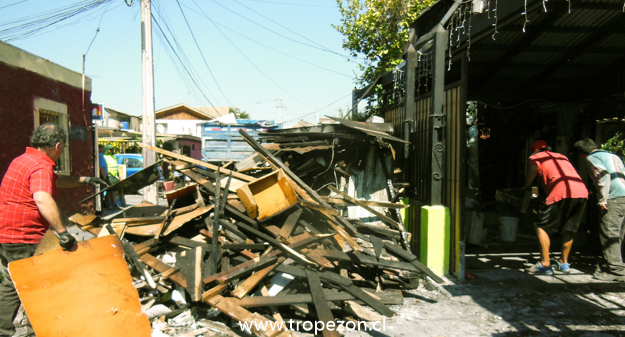 En noche de navidad, un incendio destruye casa en Cerro Navia