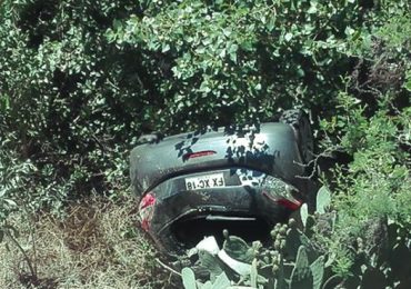 Árboles impidieron que automóvil cayera al río Mapocho en Pudahuel