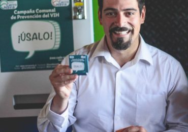 En Gimnasio Municipal de Cerro Navia es instalado un dispensador de condones a $100