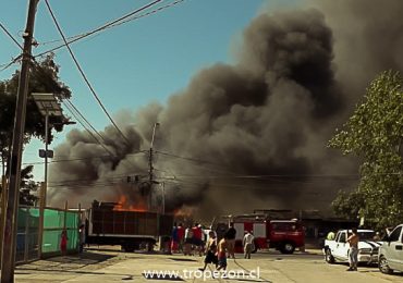 Incendio destruye cinco viviendas en Cerro Navia