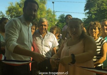 Con aporte de la empresa privada, junta de vecinos construye cobertizo en Cerro Navia
