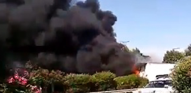 Dos camiones de alto tonelaje chocan y termina incendiados en Pudahuel