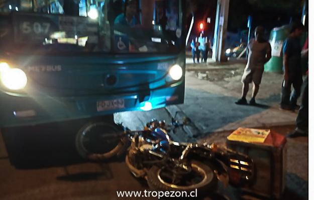 Conductor de moto, de nacionalidad peruana, resultó herido en accidente de tránsito en Pudahuel