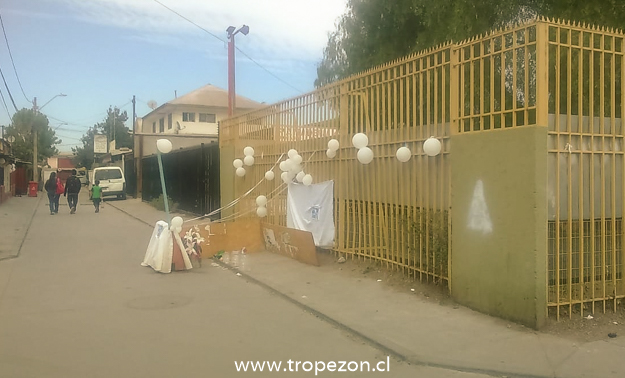 Niño de tres años muere al ser atropellado por un furgón escolar en Pudahuel sur
