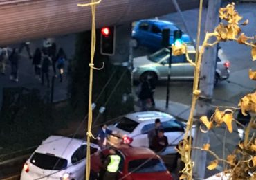 Accidente de tránsito involucra a tres automóviles y causa congestión vehicular en Pudahuel Sur