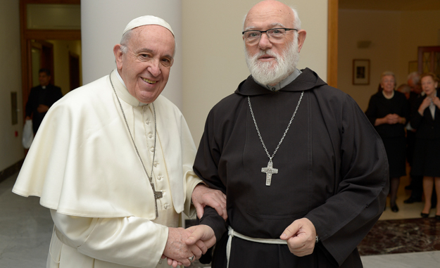 Celestino Aós concelebra misa con el Papa y sostiene reuniones con organismos Vaticanos
