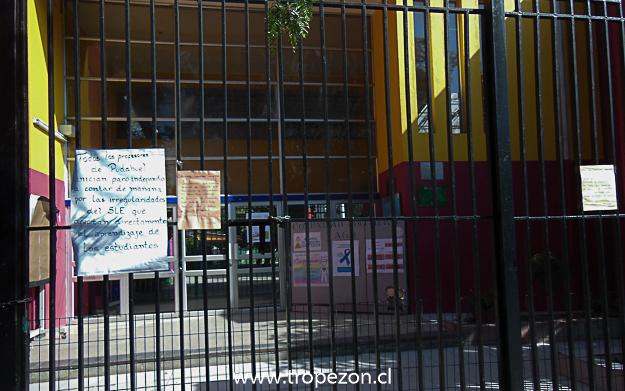 Profesores y auxiliares de educación continúan en paro en Pudahuel