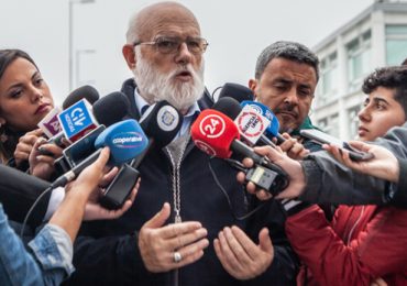 Obispo Celestino Aós entregó detalles de encuentro con el Papa, al regresar a Chile
