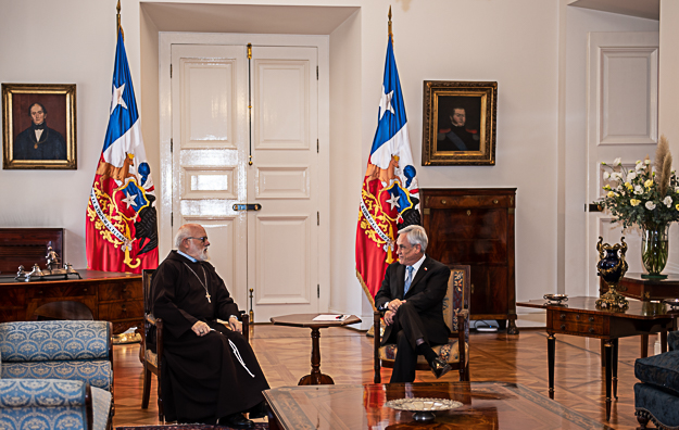 Monseñor Celestino Aós se reunió con presidente Sebastián Piñera