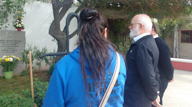 Administrador apostólico de Santiago oró en tumba del obispo de los pobres, en Pudahuel