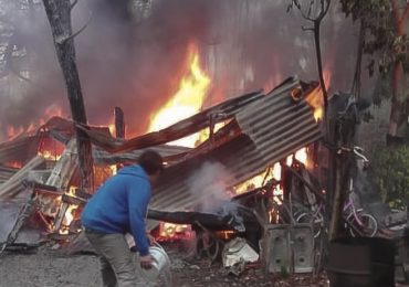 Incendio destruye bodega en Pudahuel rural