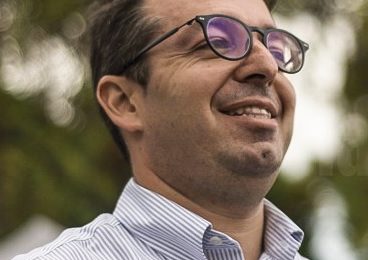 Gabriel Silber realiza "acto de generosidad" con oposición para presidir Comisión Trabajo