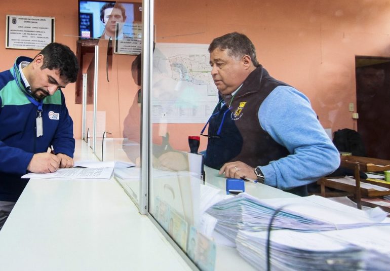 Busca compensación para los vecinos: Cerro Navia realiza demanda colectiva a Enel por cortes de luz