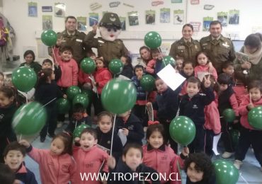 Carabineros de Cerro Navia dan consejos de autocuidado y educación vial en colegio comunal