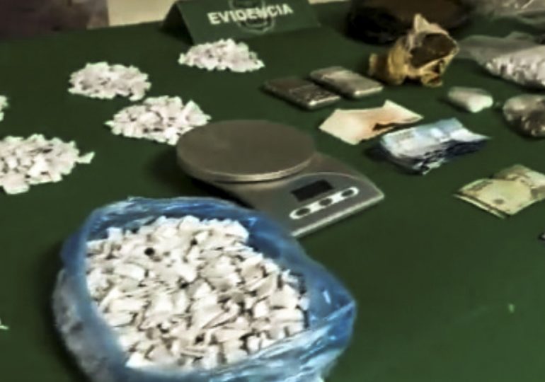 Cinco detenidos en allanamiento: droga y dinero son confiscados en Cerro Navia