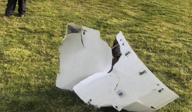 Parte de avión comercial se desprende en el aire y cae en Pudahuel