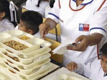 Junaeb mantiene la entrega de alimentación escolar en colegios municipales movilizados