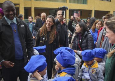 Peter Tabichi, mejor profesor del mundo en Chile: “Aquí hay profesores que hacen un gran trabajo, merecen un reconocimiento y hoy tienen mi reconocimiento”