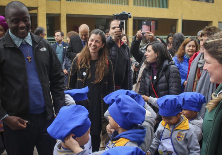 Peter Tabichi, mejor profesor del mundo en Chile: “Aquí hay profesores que hacen un gran trabajo, merecen un reconocimiento y hoy tienen mi reconocimiento”