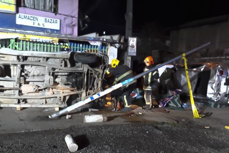 Choque de vehículos deja tres personas heridas de gravedad en Pudahuel
