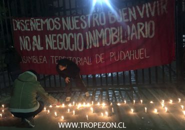 Con velatón y lienzos vecinos expresaron oposición al plan regulador en Pudahuel