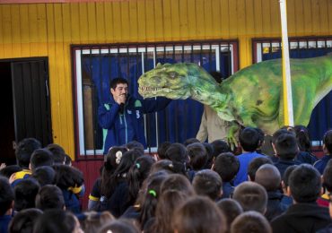 Dinosaurios animatronics recorren diferentes lugares de Cerro Navia