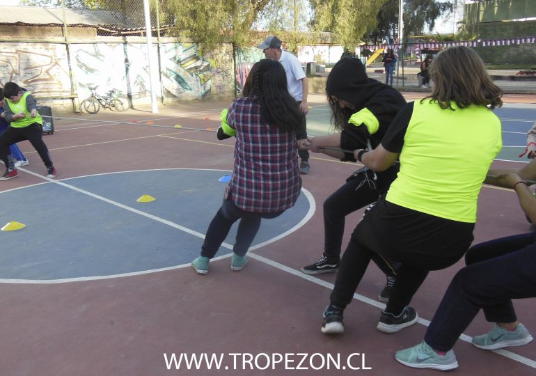 Niños y niñas de villa El Arenal disfrutan de proyecto Fútbol Más en Pudahuel